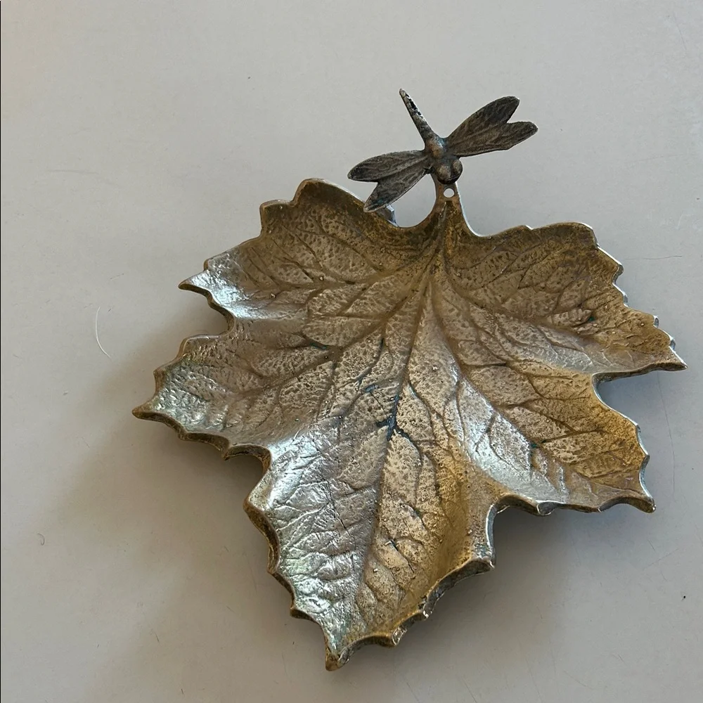 Vintage Brass Leaf-Shaped Decorative Tray with Dragonfly - Picture 4 of 6